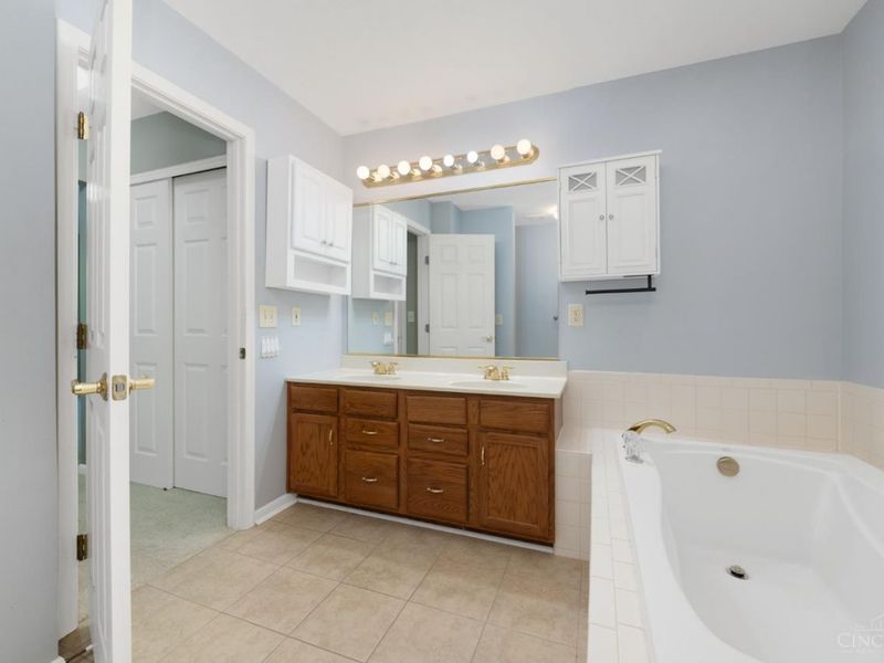 5927 Castlewood Crossing, Miami Twp, OH 45150 Photo 20