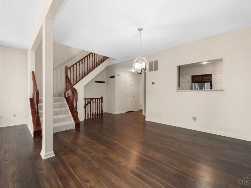 5927 Castlewood Crossing, Miami Twp, OH 45150 Photo 3