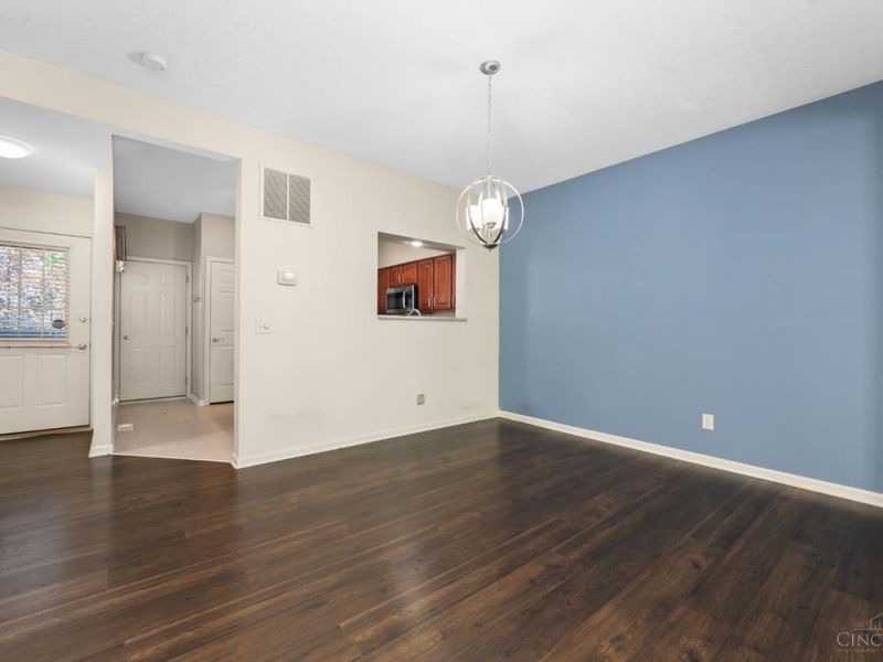 5927 Castlewood Crossing, Miami Twp, OH 45150 Photo 5