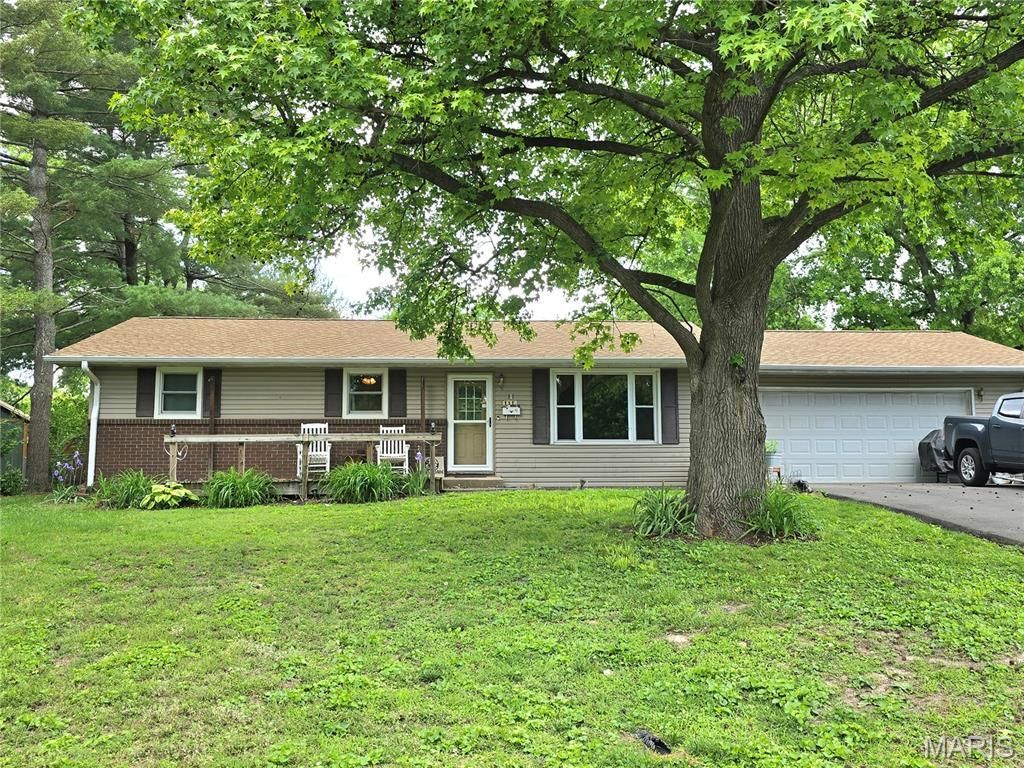 111 Theresa Drive, Troy, IL 62294 Main Photo