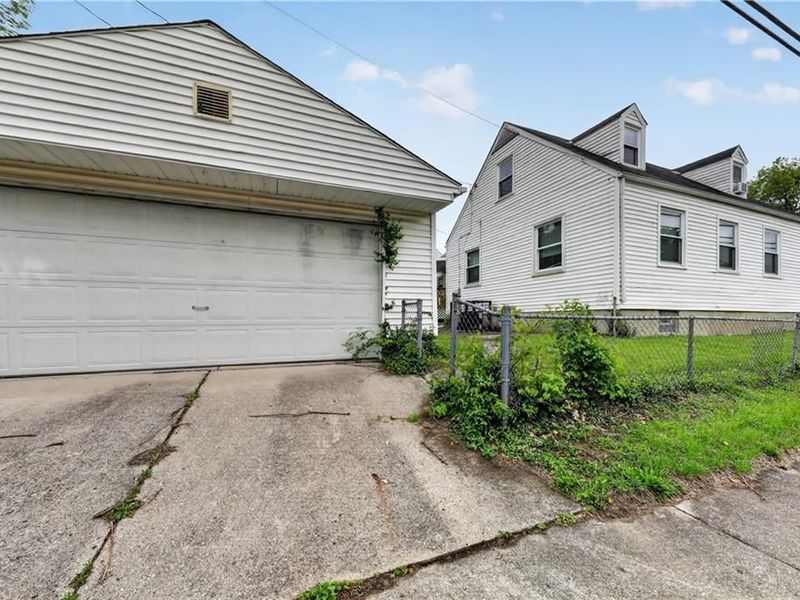 4545 Greenwich Village Avenue, Dayton, OH 45406 Photo 3