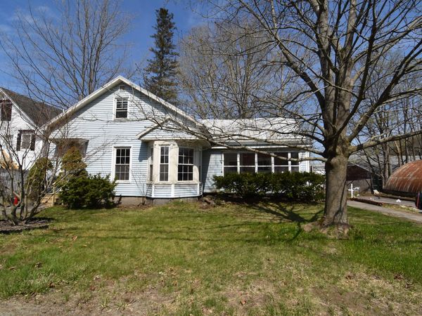 65 High Street, Newport, ME 04953