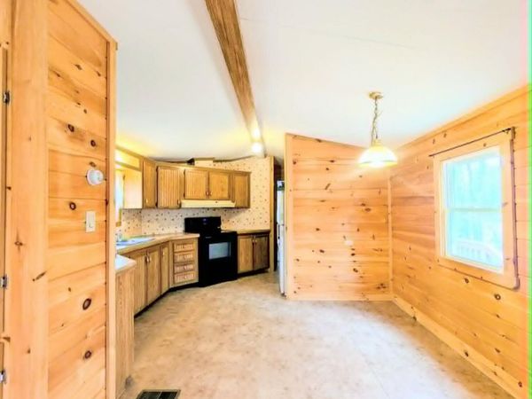 563 King Street , Oxford, ME 04270