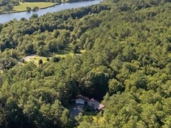 694 River Road , Leeds, ME 04263