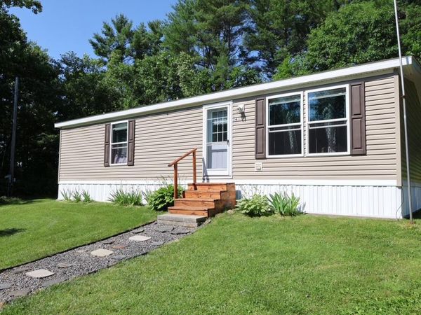 74 Turner Drive, Pittston, ME 04345