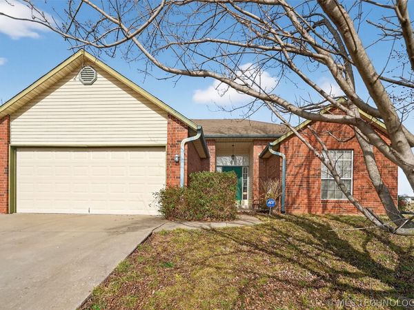 2502 SW Wolf Run Drive , Claremore, OK 74017