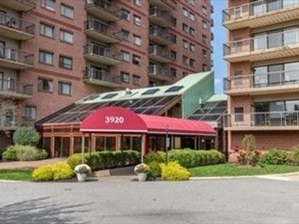 3920 Mystic Valley Pkwy, Unit 913, Medford, MA 02155