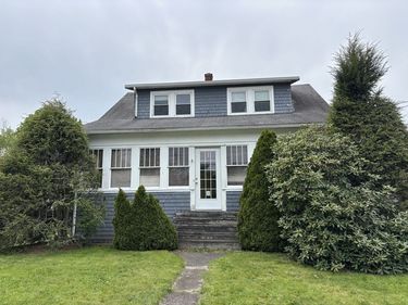 577 County, Taunton, MA 02780