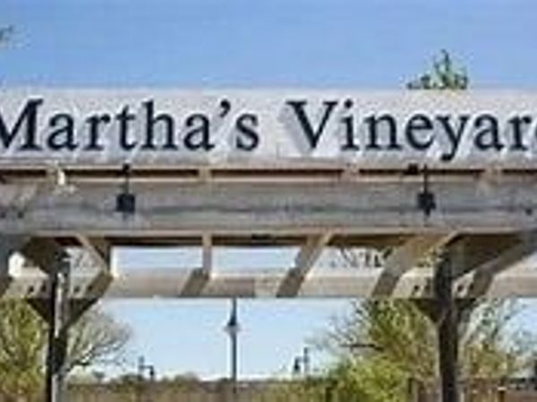 90 Charles Neck Way, West Tisbury, MA 02568