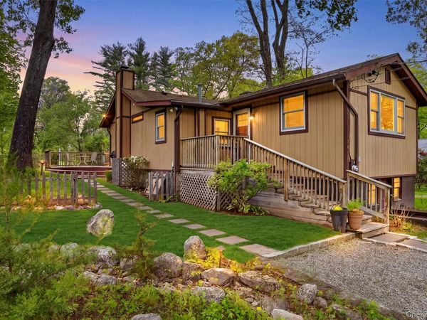 3079 Maqua Place , Mohegan Lake, NY 10547