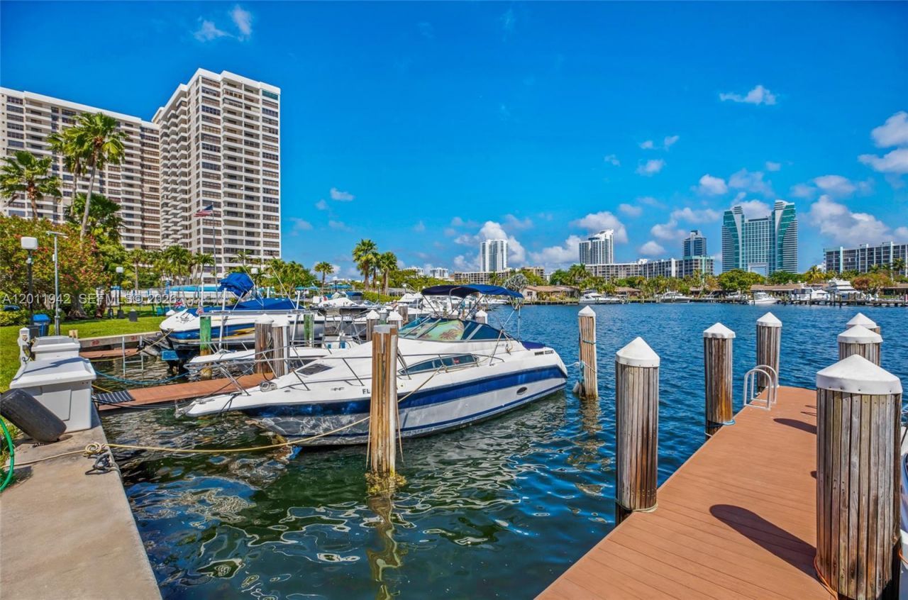 600 Three Islands Blvd , Unit 212, Hallandale Beach, FL 33009 Photo