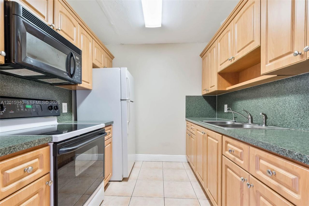 13355 SW 9th Ct, Unit 104H, Pembroke Pines, FL 33027 Photo