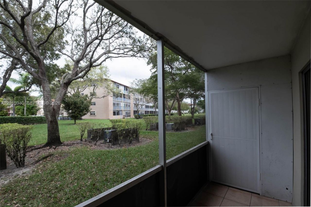 13355 SW 9th Ct, Unit 104H, Pembroke Pines, FL 33027 Photo