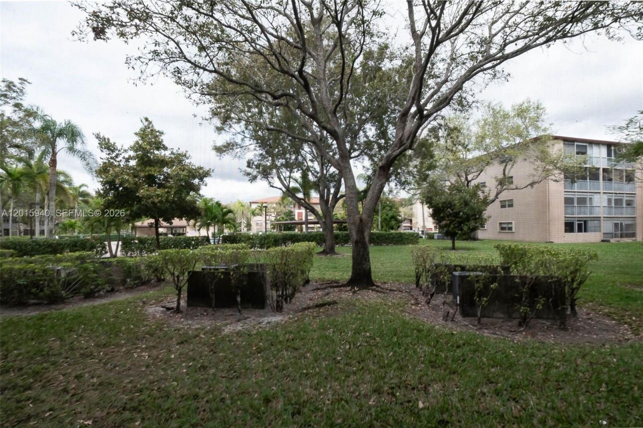 13355 SW 9th Ct, Unit 104H, Pembroke Pines, FL 33027 Photo