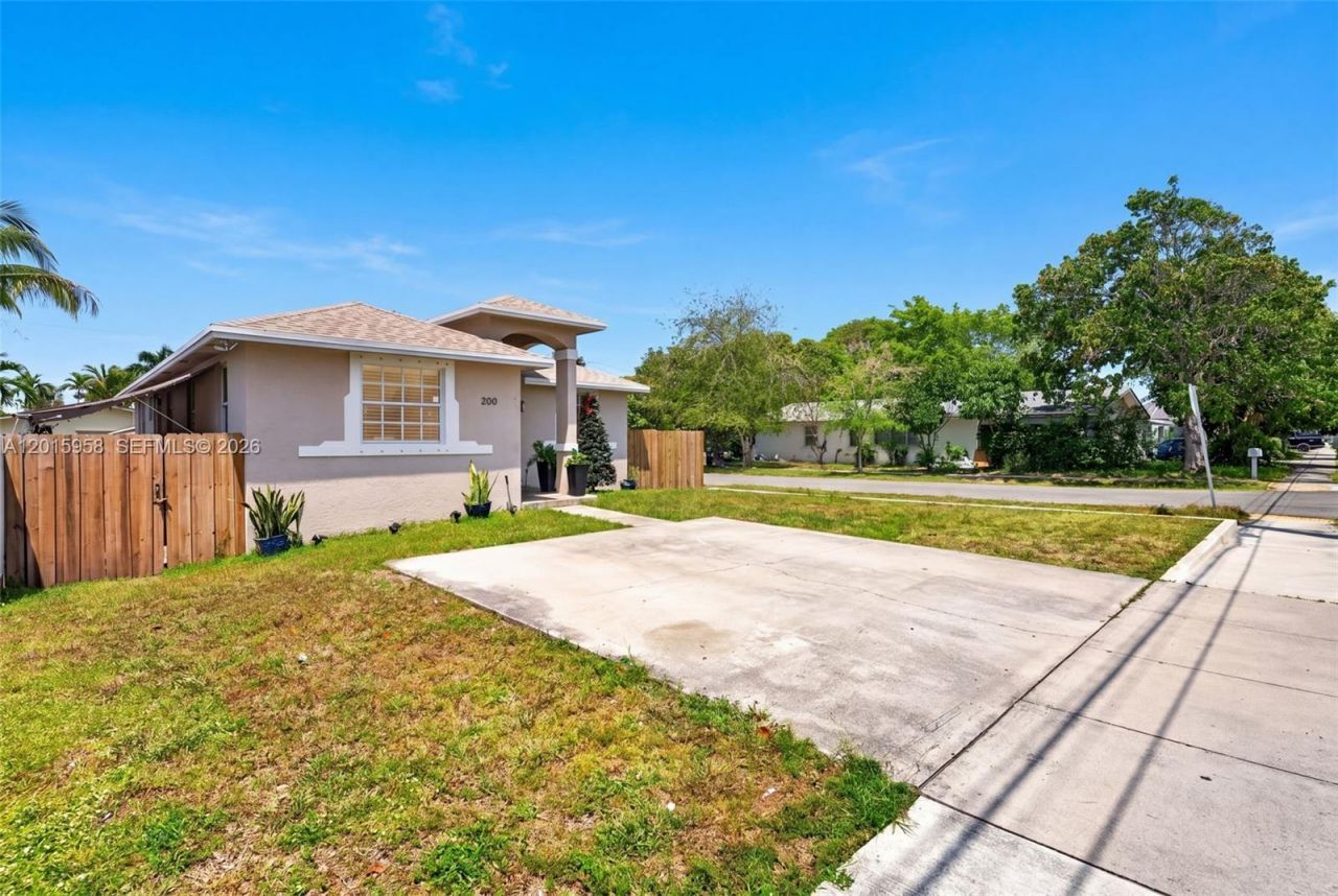 200 SW 2nd Ave , Hallandale Beach, FL 33009 Photo