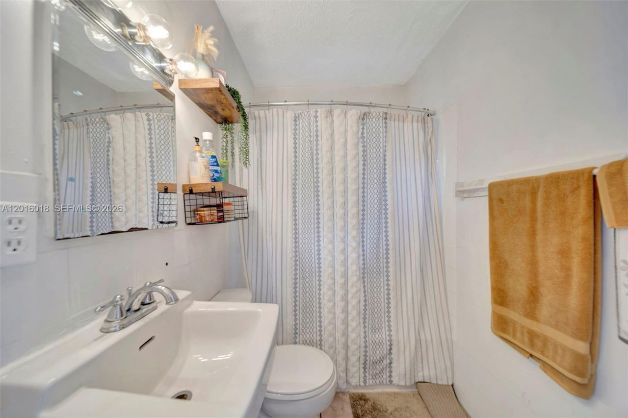 2890 NW 160th St, Miami Gardens, FL 33054 Photo