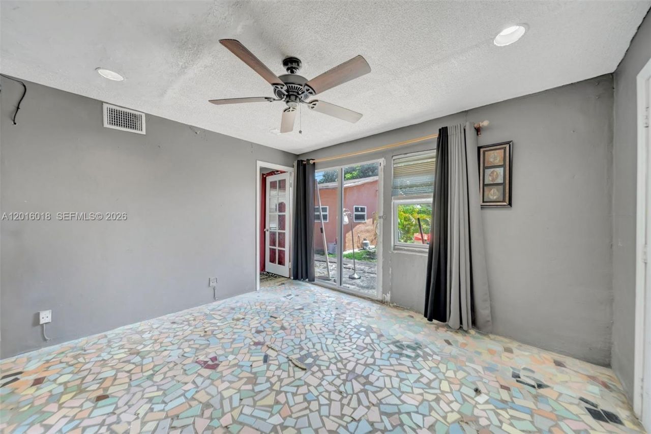 2890 NW 160th St, Miami Gardens, FL 33054 Photo