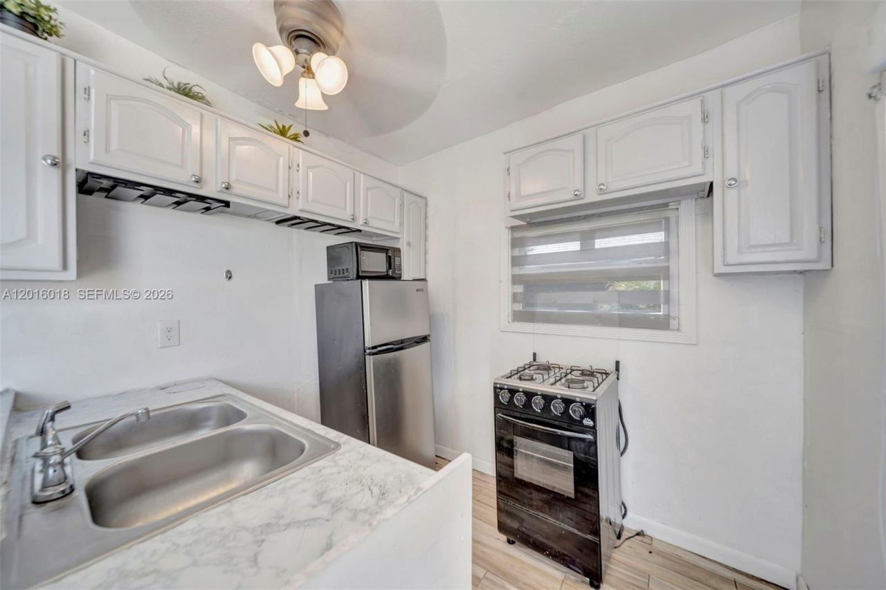 2890 NW 160th St, Miami Gardens, FL 33054 Photo