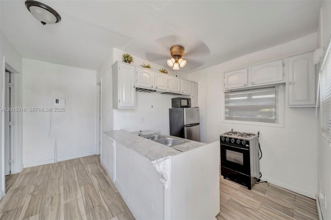 2890 NW 160th St, Miami Gardens, FL 33054 Photo