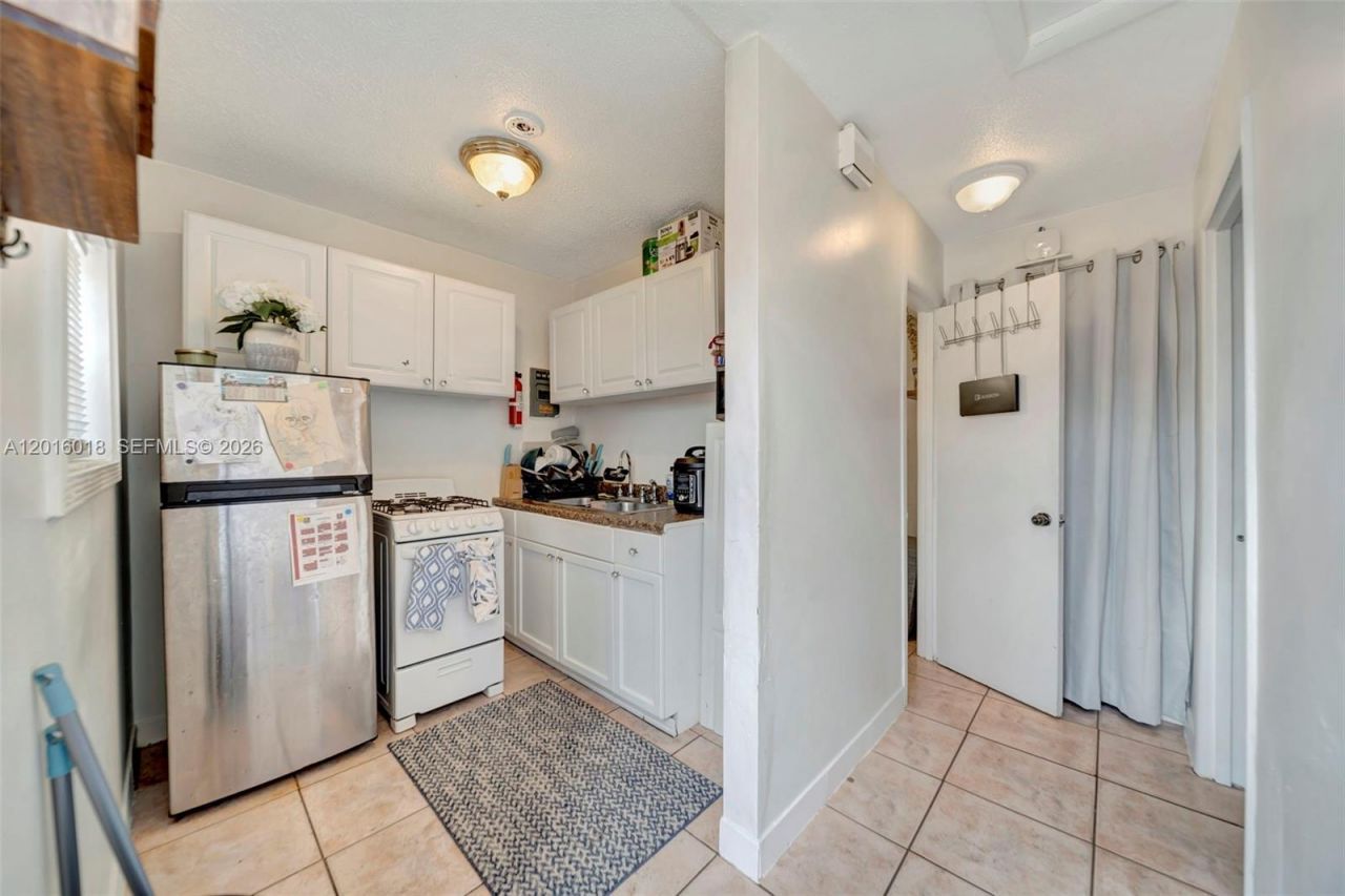 2890 NW 160th St, Miami Gardens, FL 33054 Photo
