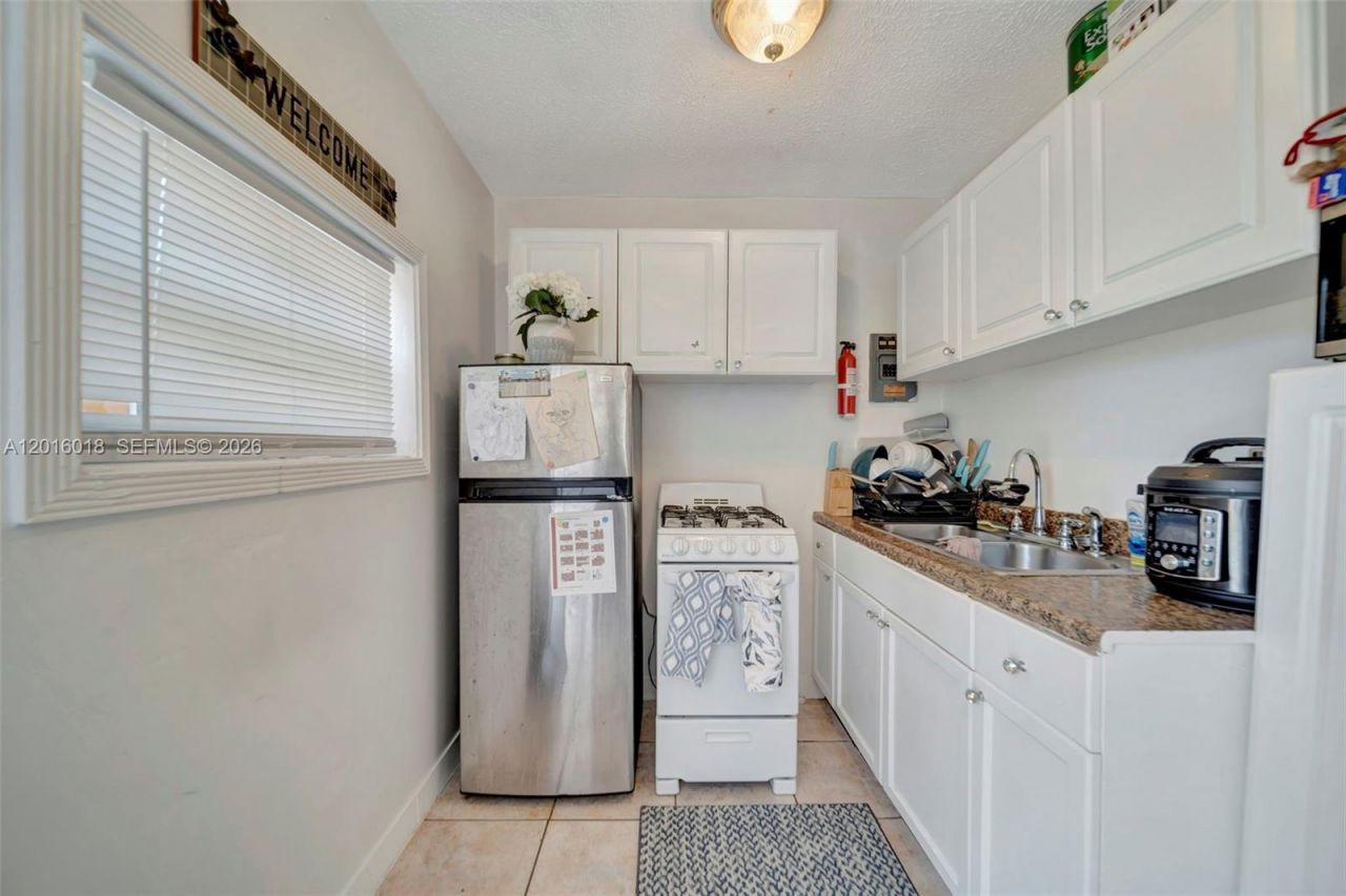 2890 NW 160th St, Miami Gardens, FL 33054 Photo
