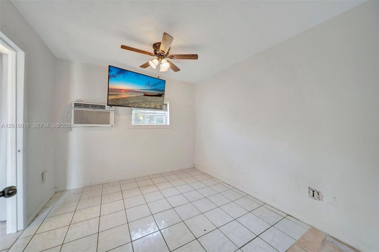 2890 NW 160th St, Miami Gardens, FL 33054 Photo