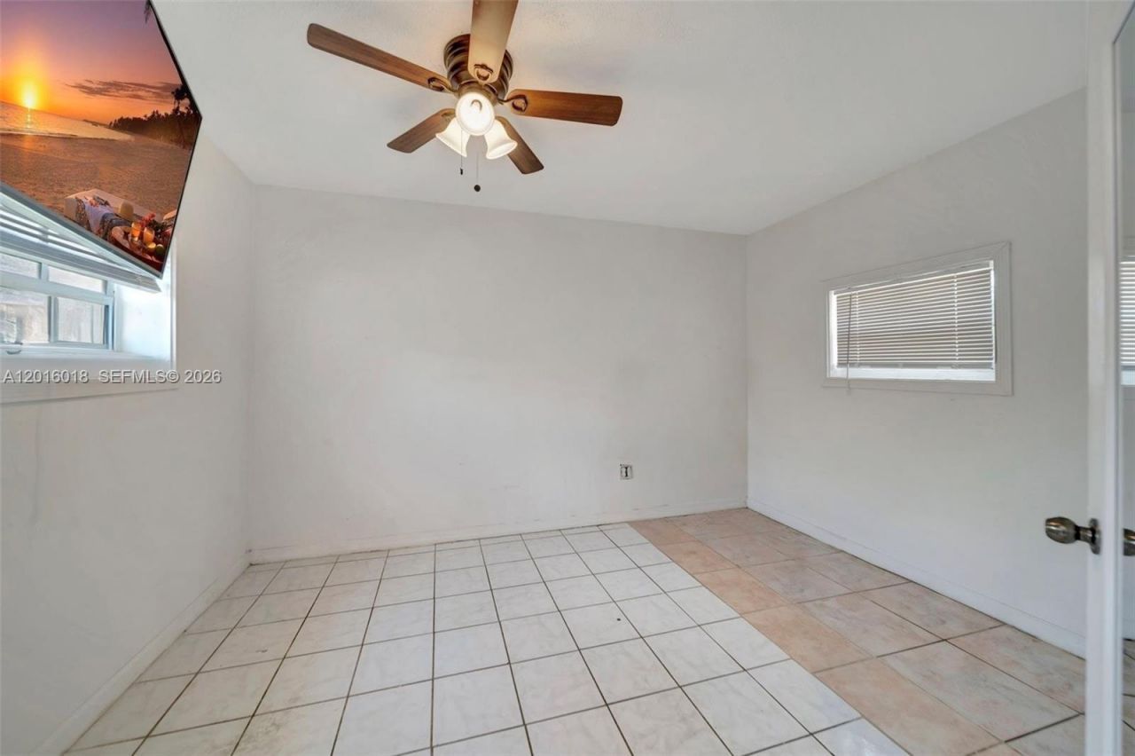 2890 NW 160th St, Miami Gardens, FL 33054 Photo