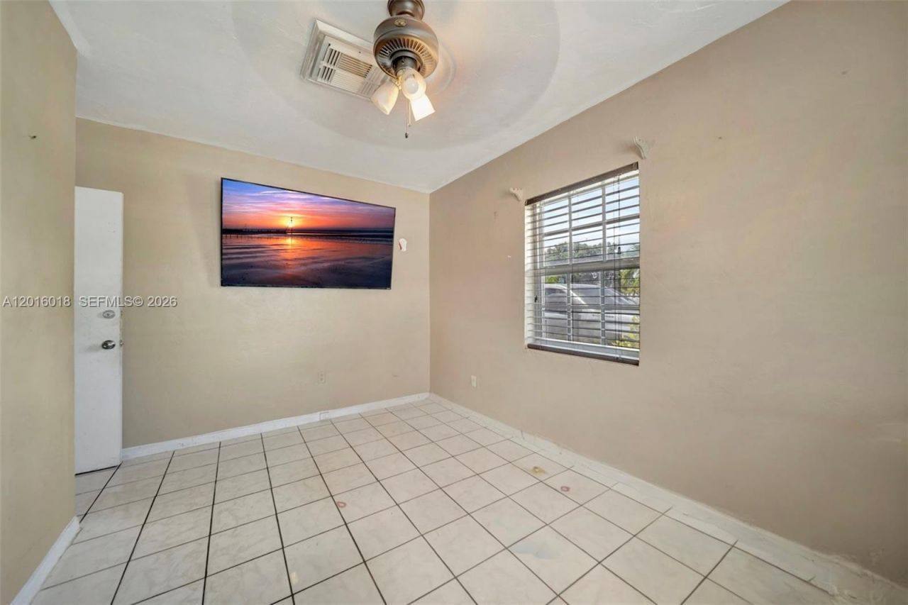 2890 NW 160th St, Miami Gardens, FL 33054 Photo