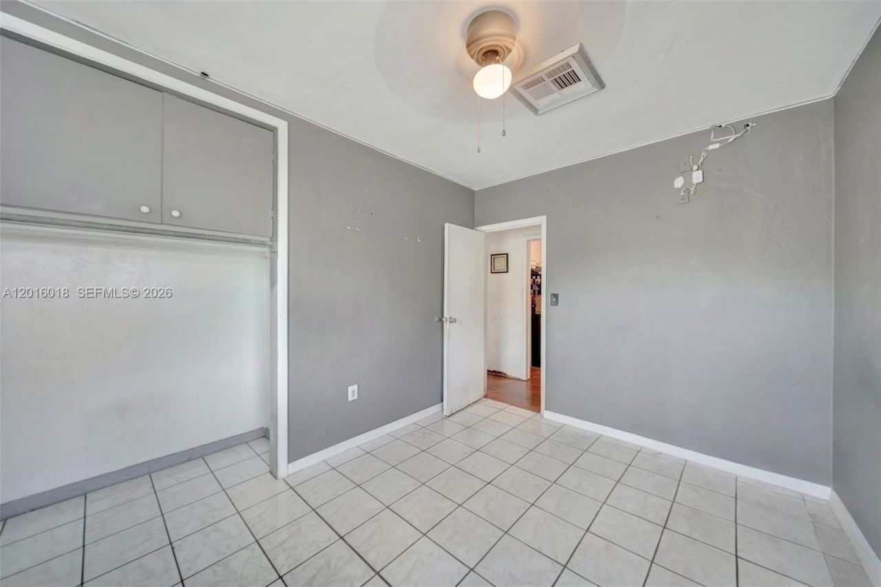 2890 NW 160th St, Miami Gardens, FL 33054 Photo