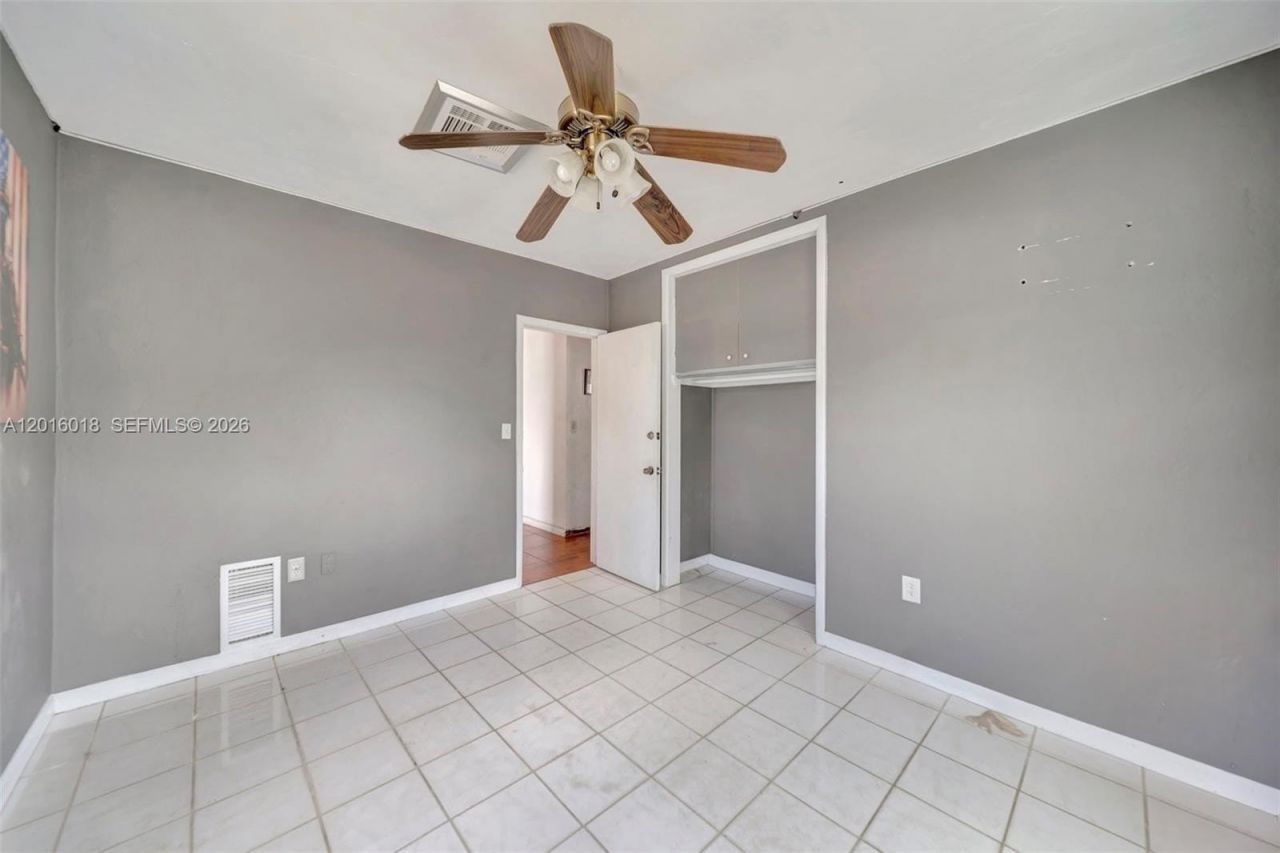 2890 NW 160th St, Miami Gardens, FL 33054 Photo