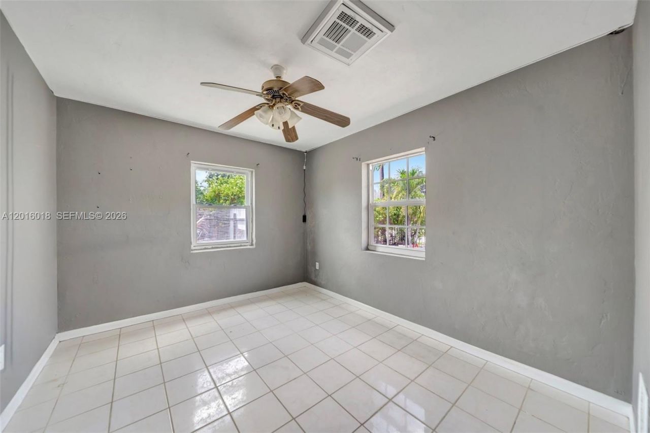 2890 NW 160th St, Miami Gardens, FL 33054 Photo