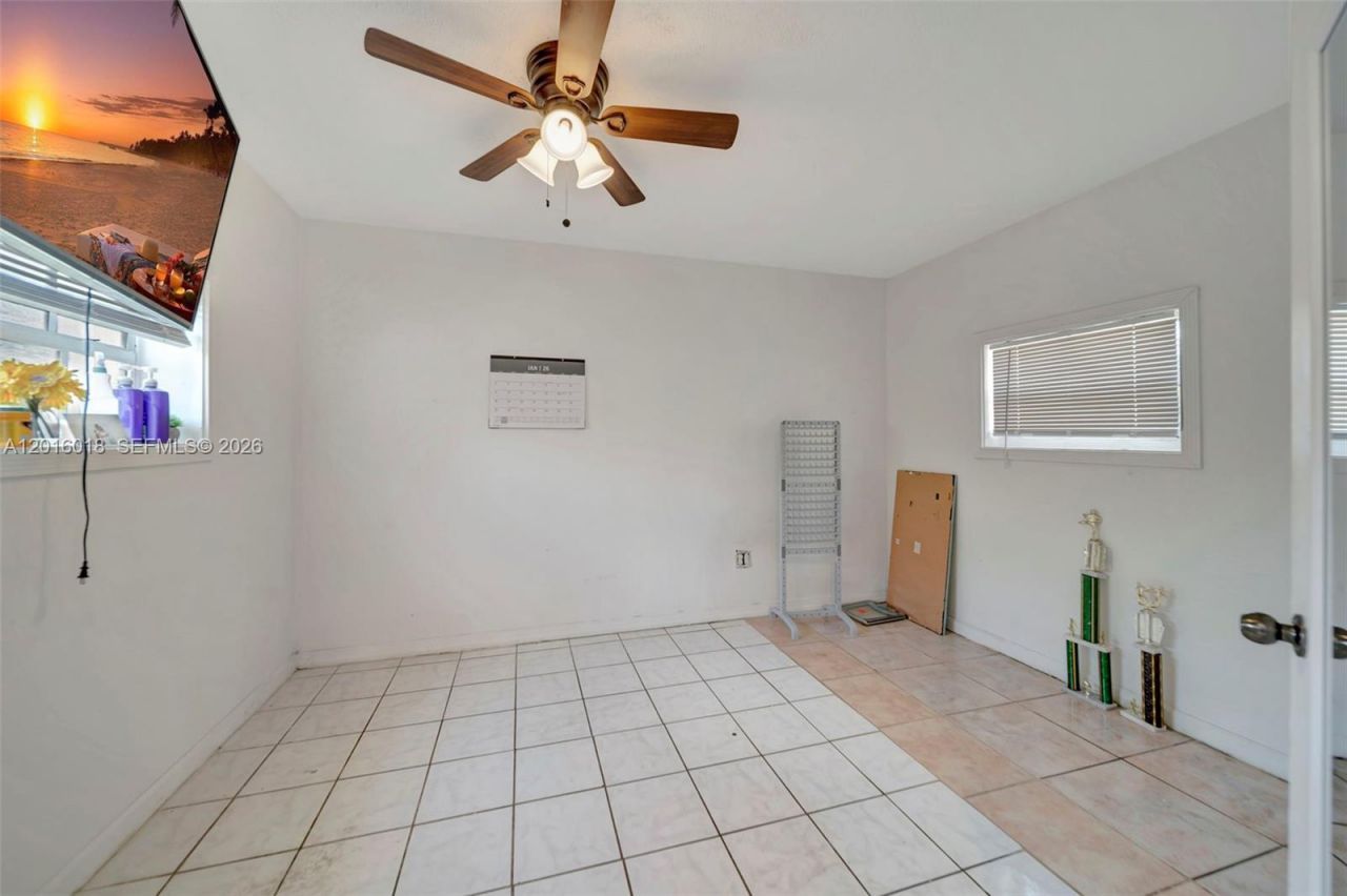 2890 NW 160th St, Miami Gardens, FL 33054 Photo