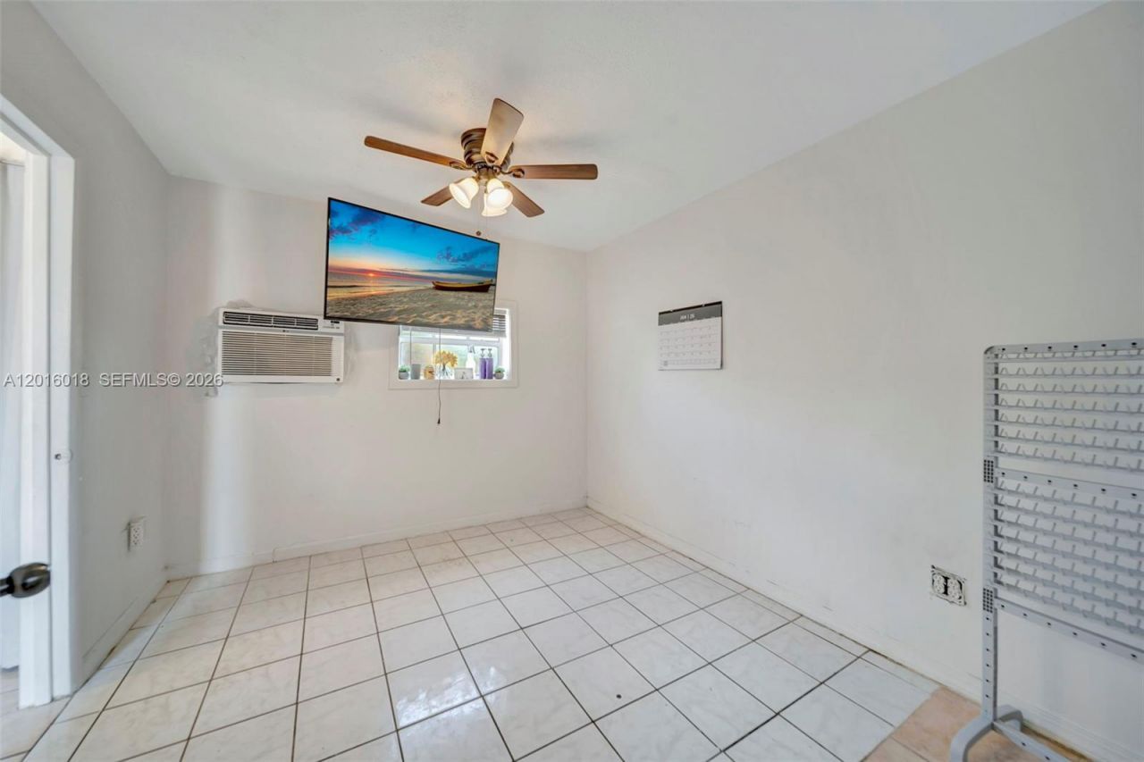 2890 NW 160th St, Miami Gardens, FL 33054 Photo