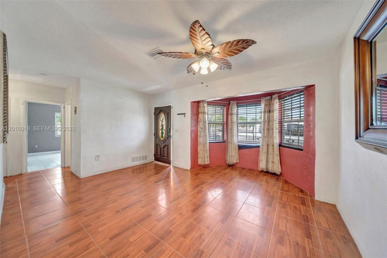 2890 NW 160th St, Miami Gardens, FL 33054 Photo