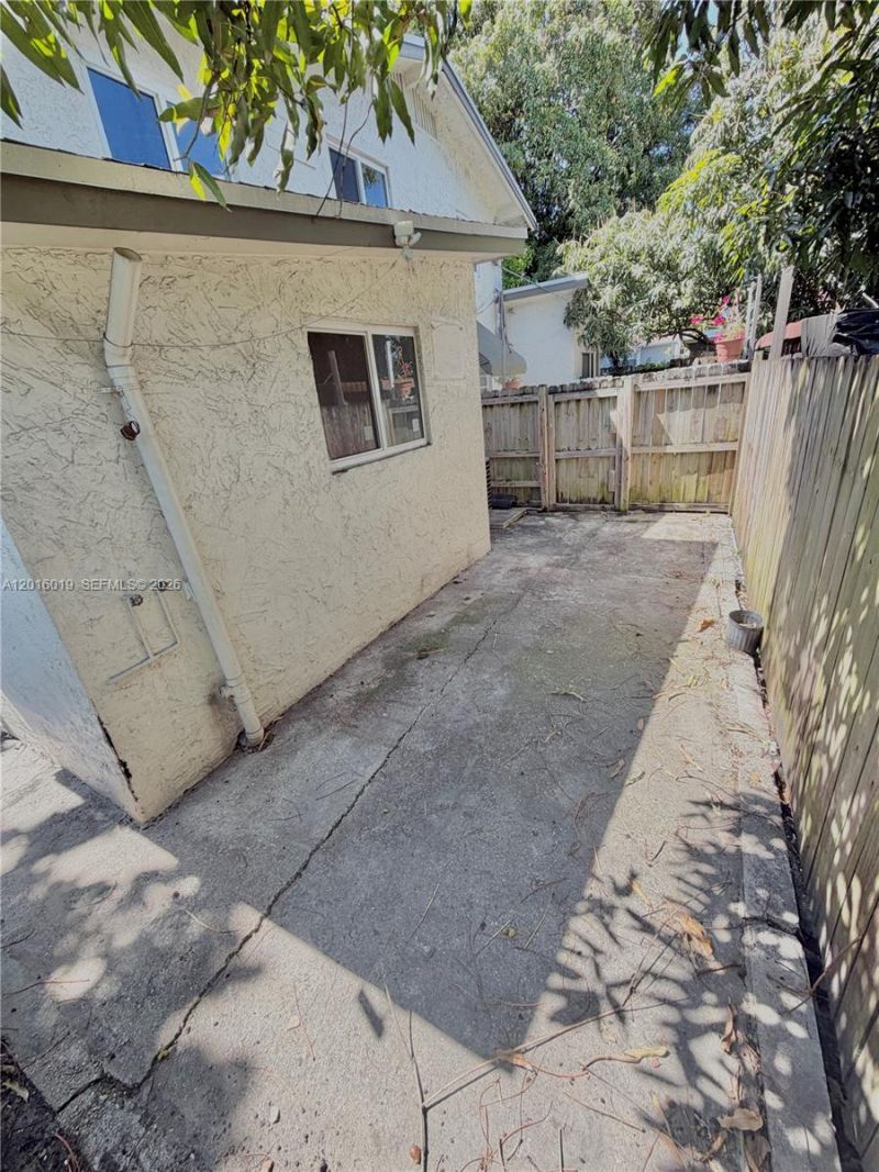 151 NW 17th Pl, Unit 3, Miami, FL 33125 Photo