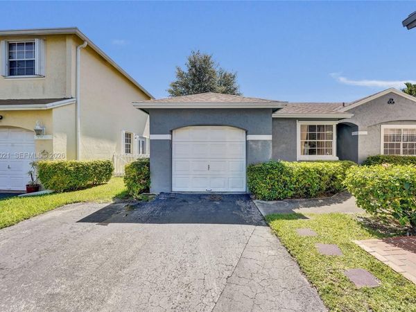 11730 NW 12th St , Pembroke Pines, FL 33026