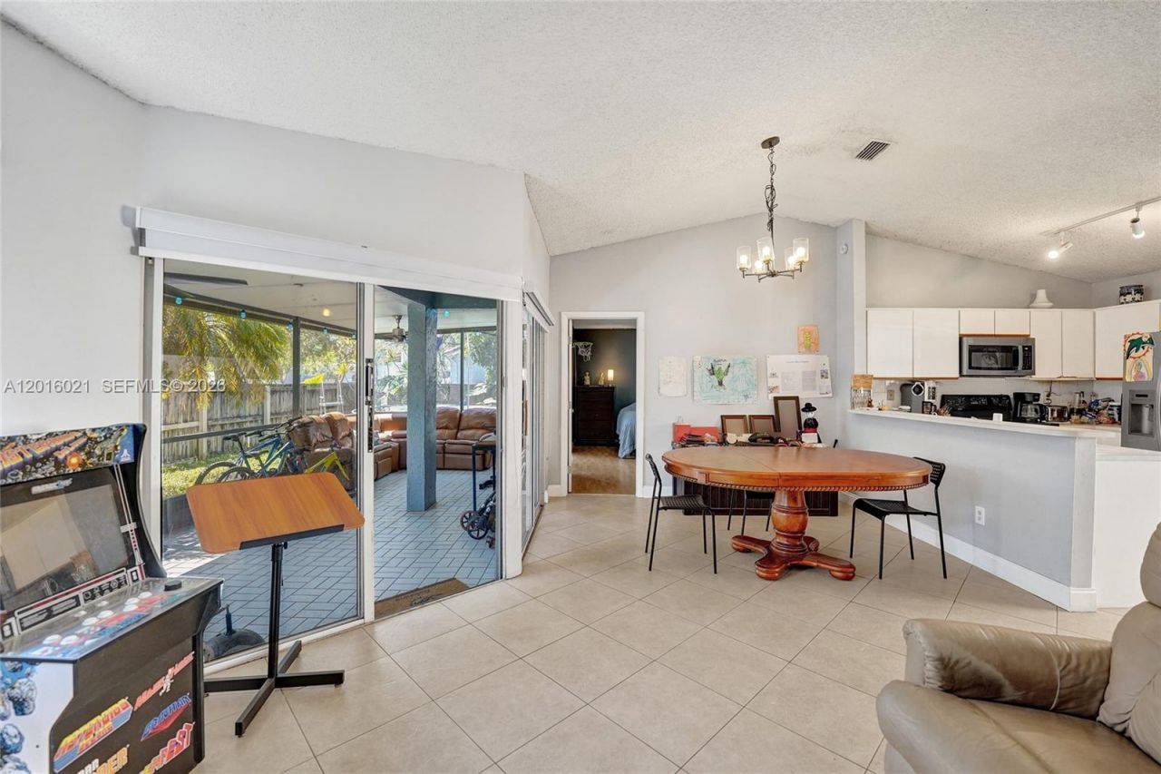 11730 NW 12th St, Pembroke Pines, FL 33026 Photo