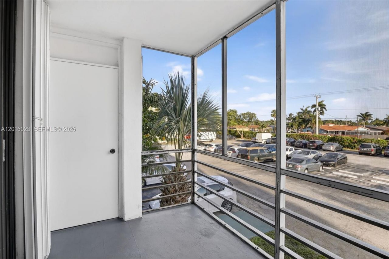 2761 Taft St, Unit 212, Hollywood, FL 33020 Photo