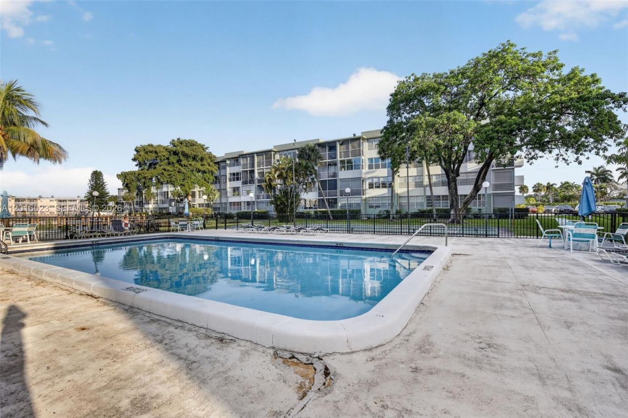 2761 Taft St, Unit 212, Hollywood, FL 33020 Photo