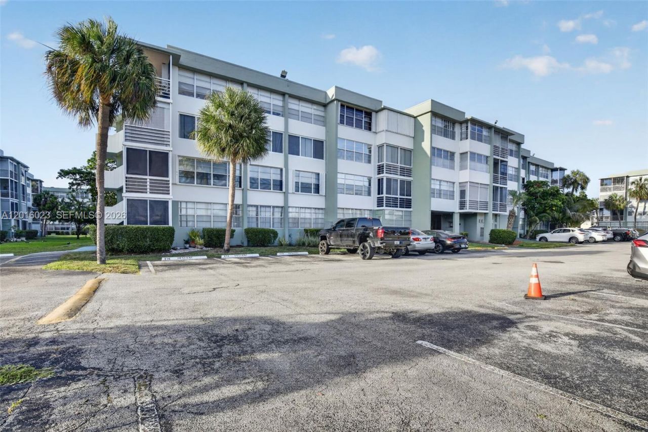 2761 Taft St, Unit 212, Hollywood, FL 33020 Photo