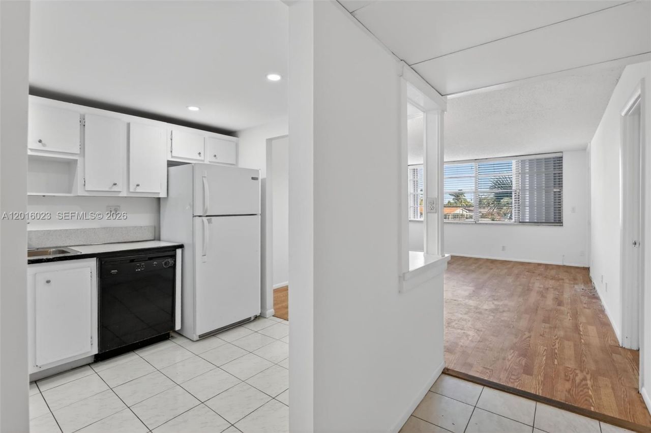 2761 Taft St, Unit 212, Hollywood, FL 33020 Photo