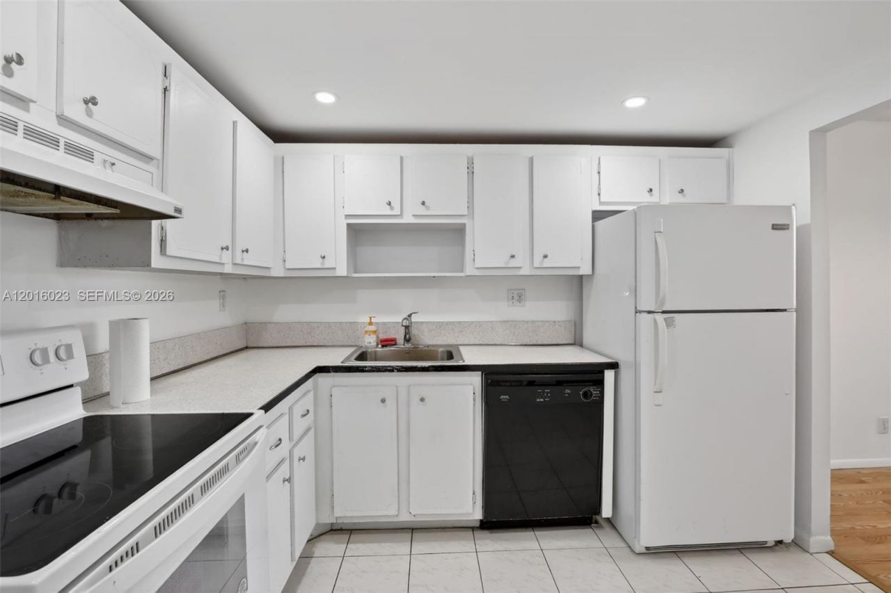 2761 Taft St, Unit 212, Hollywood, FL 33020 Photo