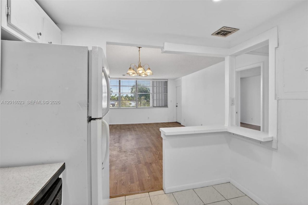 2761 Taft St, Unit 212, Hollywood, FL 33020 Photo