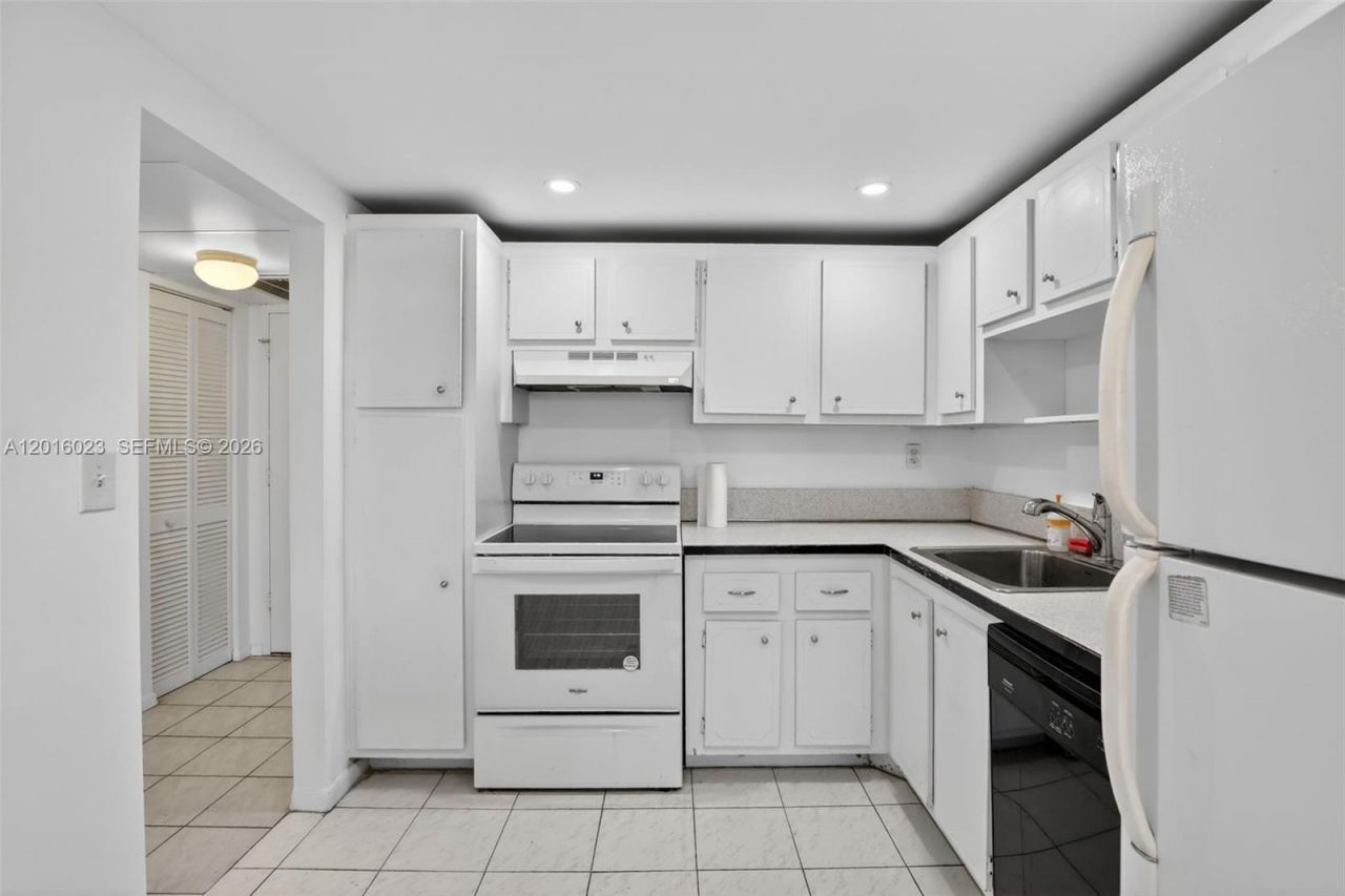 2761 Taft St, Unit 212, Hollywood, FL 33020 Photo