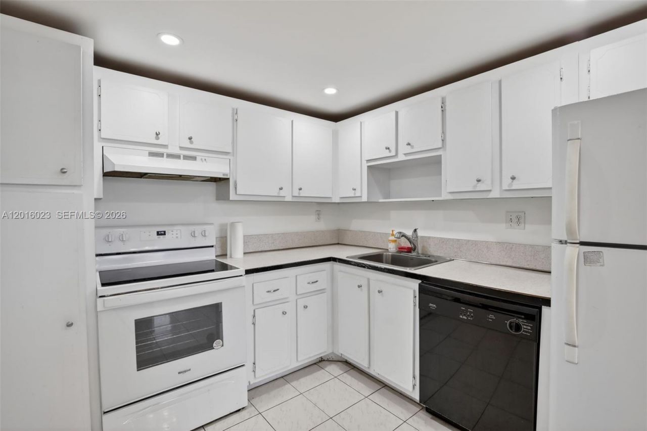 2761 Taft St, Unit 212, Hollywood, FL 33020 Photo