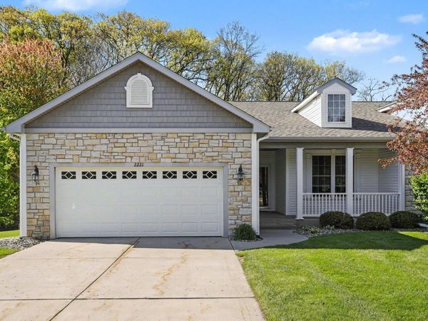 2221 Hunters Run, Kalamazoo, MI 49048