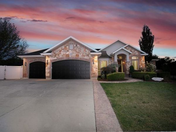 1203 W MAKIYA CIR , South Jordan, UT 84095