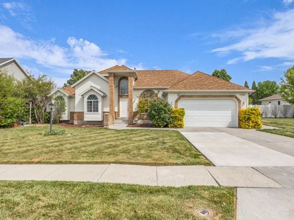 1202 W COUNTRY RIDGE DR S, South Jordan, UT 84095