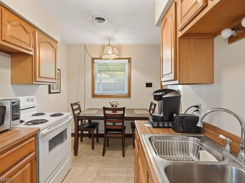 39 Castle Drive , Stow, OH 44262 Photo 18