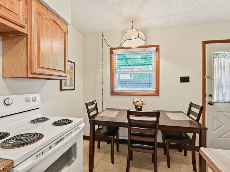 39 Castle Drive , Stow, OH 44262 Photo 5